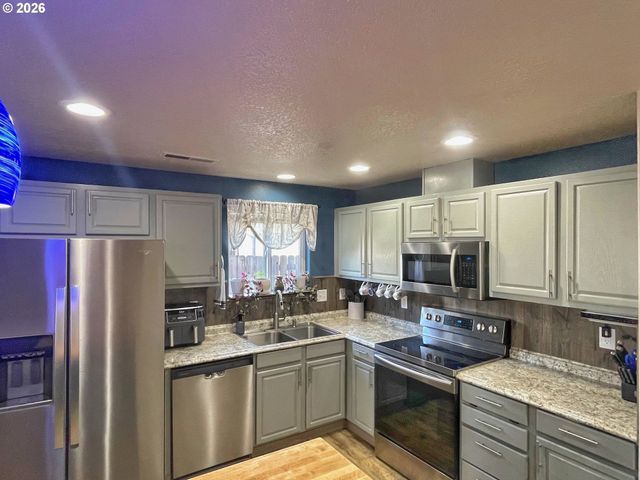 2102 Sw 6TH St, Battle Ground, WA 98604