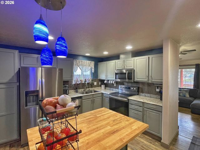 2102 Sw 6TH St, Battle Ground, WA 98604