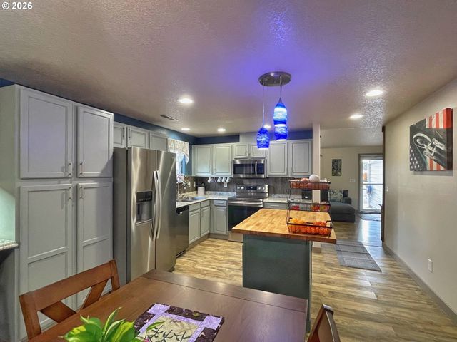 2102 Sw 6TH St, Battle Ground, WA 98604