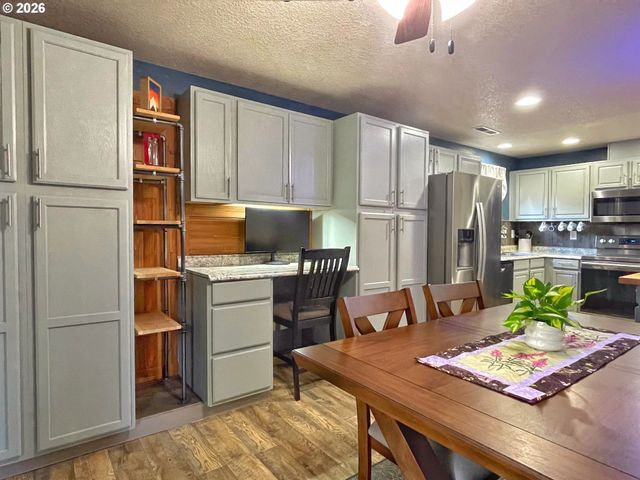 2102 Sw 6TH St, Battle Ground, WA 98604