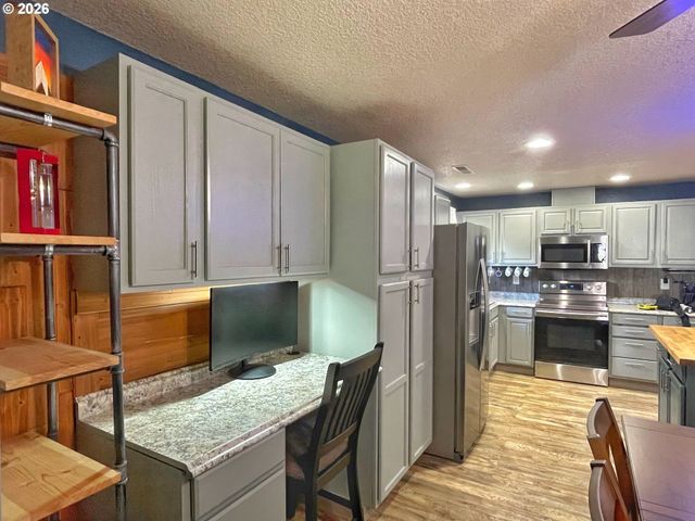 2102 Sw 6TH St, Battle Ground, WA 98604