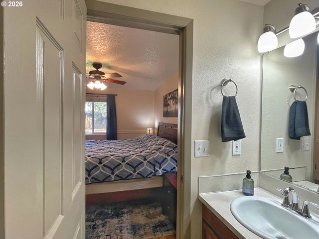 2102 Sw 6TH St, Battle Ground, WA 98604