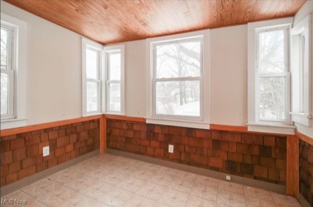 855 Roanoke Road, Cleveland Heights, OH 44121