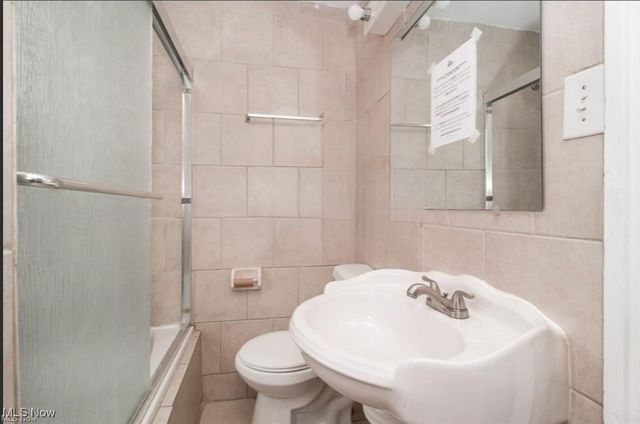 855 Roanoke Road, Cleveland Heights, OH 44121