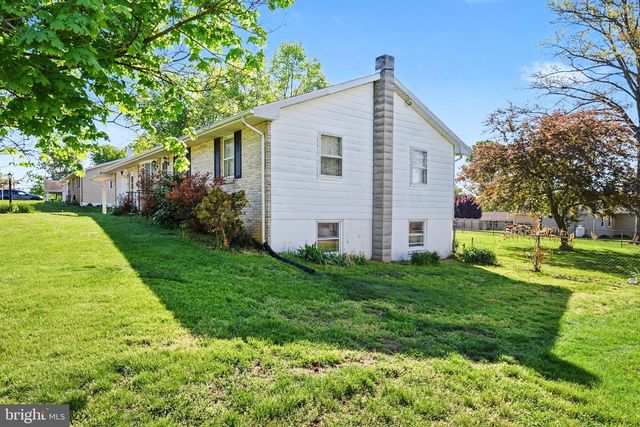7 HOPE DRIVE, Boiling Springs, PA 17007