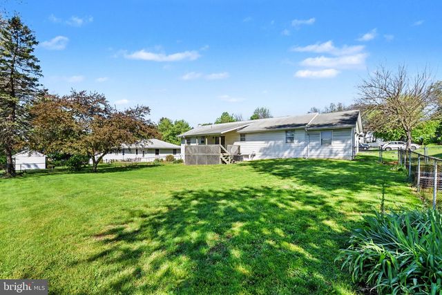 7 HOPE DRIVE, Boiling Springs, PA 17007