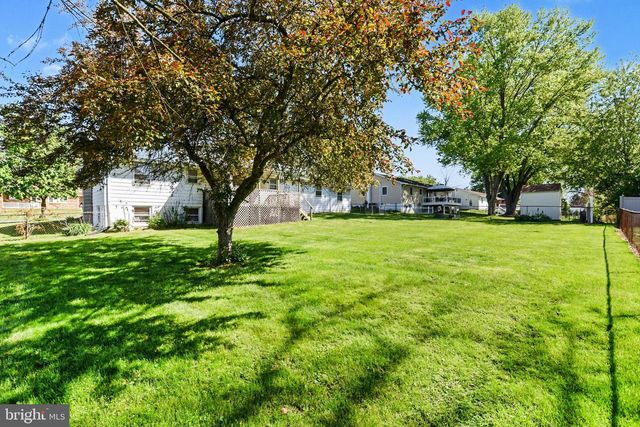 7 HOPE DRIVE, Boiling Springs, PA 17007