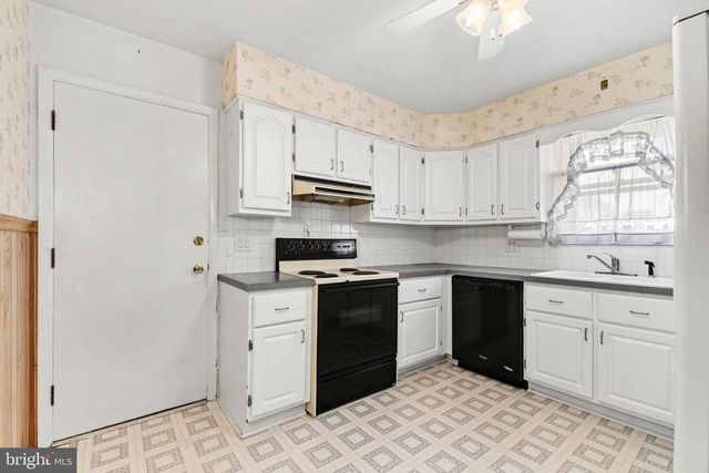7 HOPE DRIVE, Boiling Springs, PA 17007