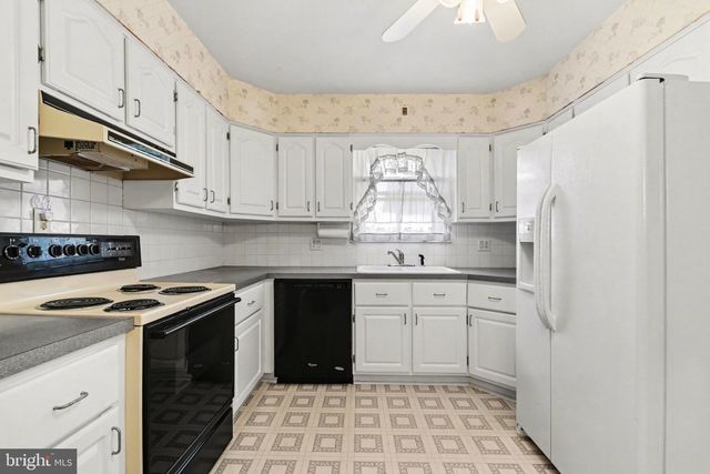 7 HOPE DRIVE, Boiling Springs, PA 17007