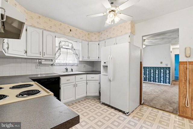 7 HOPE DRIVE, Boiling Springs, PA 17007
