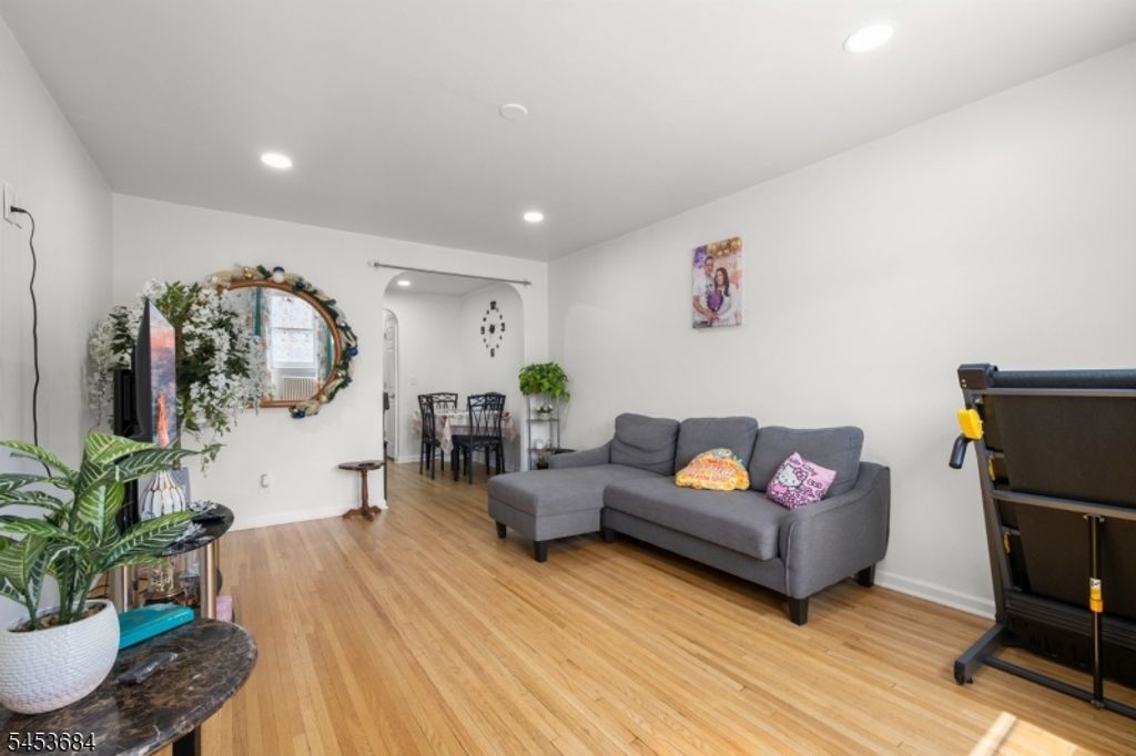 637 Myrtle St 4, Elizabeth City, NJ 07202 — photo 4