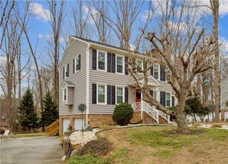 5220 Bridge Pointe Drive, Clemmons, NC 27012