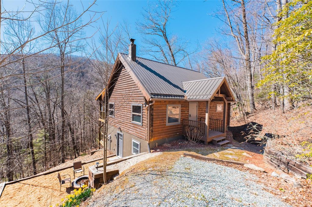 3925 Blackberry Crest Lane, Lenoir, NC 28645
