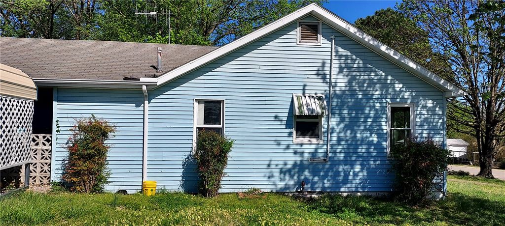 725 W Holt Avenue, Harrison, AR 72601
