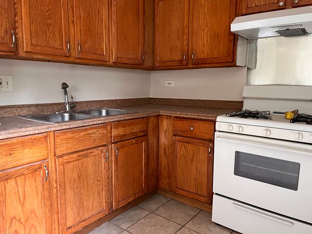 1851 Mckool Avenue 1851, Streamwood, IL 60107