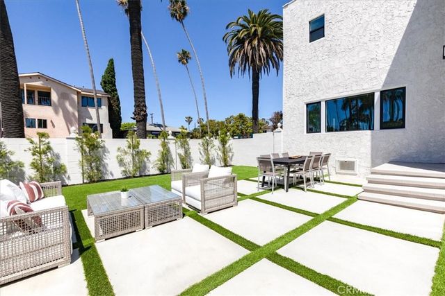 132 Belmont Avenue, Long Beach, CA 90803