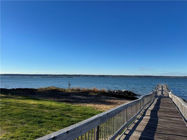 7163 Pattersons View LN, Hayes, VA 23072