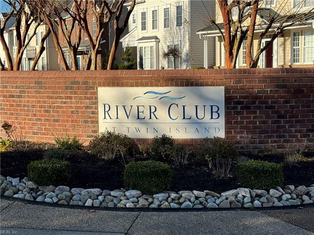 7163 Pattersons View LN, Hayes, VA 23072