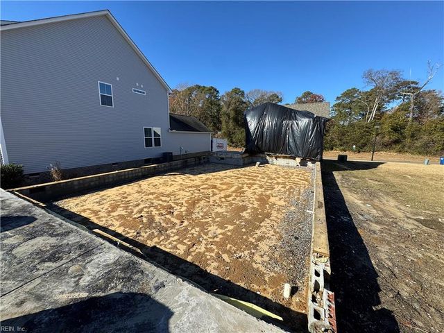 7163 Pattersons View LN, Hayes, VA 23072