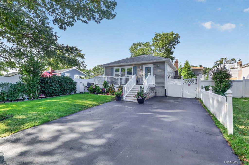 63 4th Street, Ronkonkoma, NY 11779 — photo 2