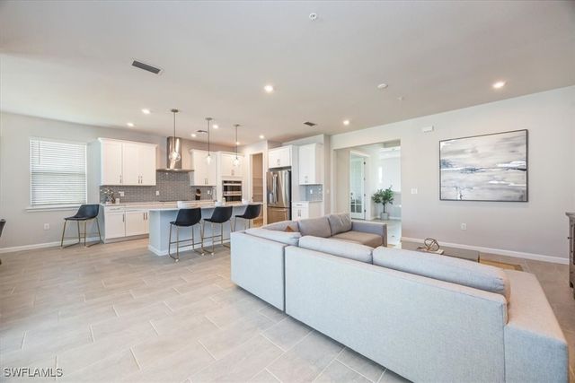 4687 Arboretum CIR 203, Naples, FL 34112