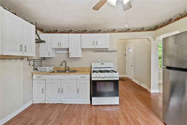 223 Hickory St, Mckees Rocks, PA 15136