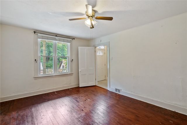 223 Hickory St, Mckees Rocks, PA 15136