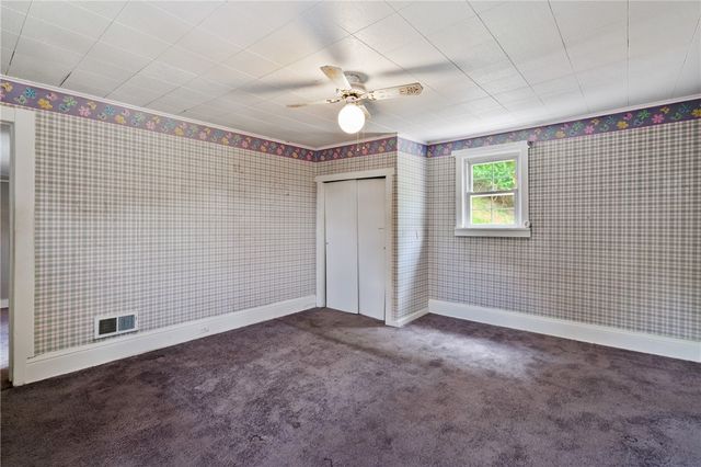 223 Hickory St, Mckees Rocks, PA 15136