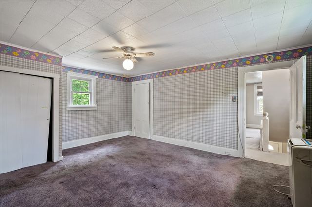 223 Hickory St, Mckees Rocks, PA 15136