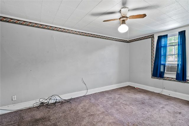 223 Hickory St, Mckees Rocks, PA 15136