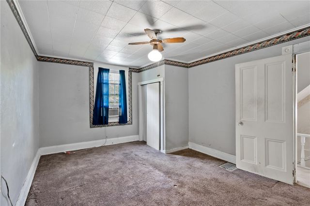 223 Hickory St, Mckees Rocks, PA 15136