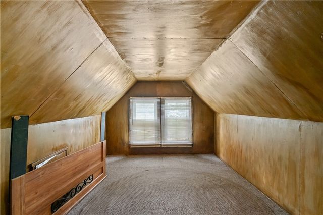 223 Hickory St, Mckees Rocks, PA 15136