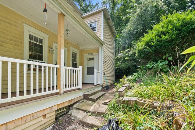 223 Hickory St, Mckees Rocks, PA 15136