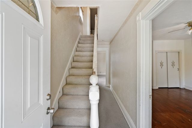 223 Hickory St, Mckees Rocks, PA 15136