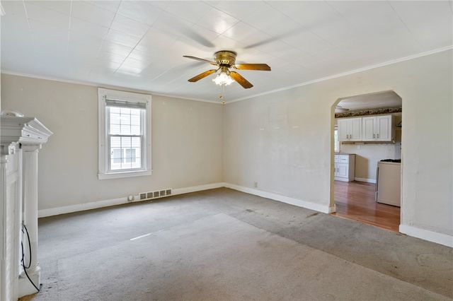 223 Hickory St, Mckees Rocks, PA 15136