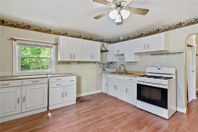 223 Hickory St, Mckees Rocks, PA 15136