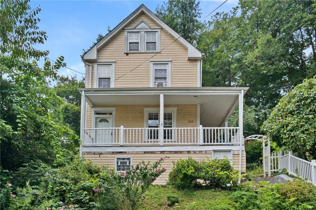 223 Hickory St, Mckees Rocks, PA 15136