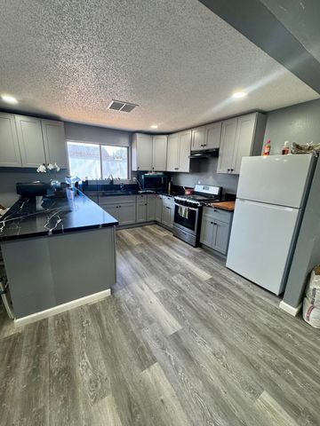 579 S Villa Street, Porterville, CA 93257