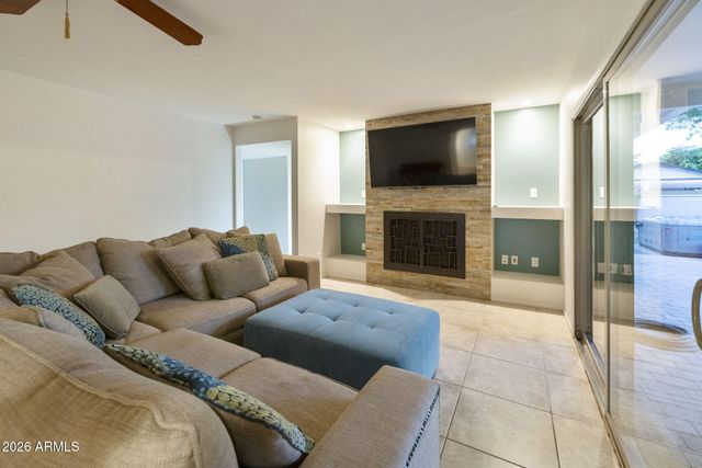 8651 E CAMELBACK Road, Scottsdale, AZ 85251