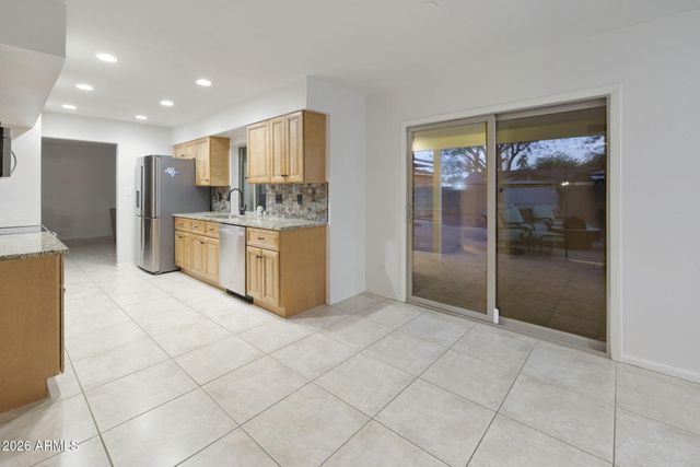 8651 E CAMELBACK Road, Scottsdale, AZ 85251