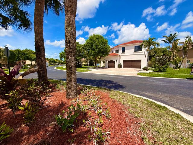 1324 Beacon Circle, Wellington, FL 33414