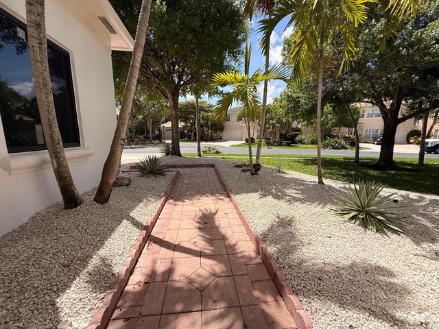 1324 Beacon Circle, Wellington, FL 33414