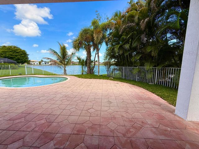 1324 Beacon Circle, Wellington, FL 33414