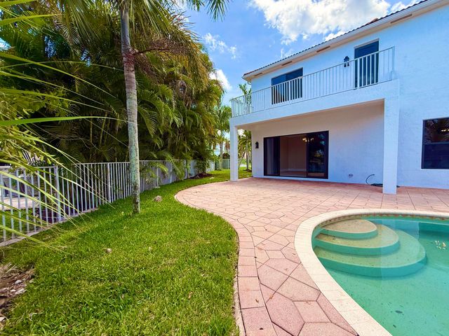 1324 Beacon Circle, Wellington, FL 33414