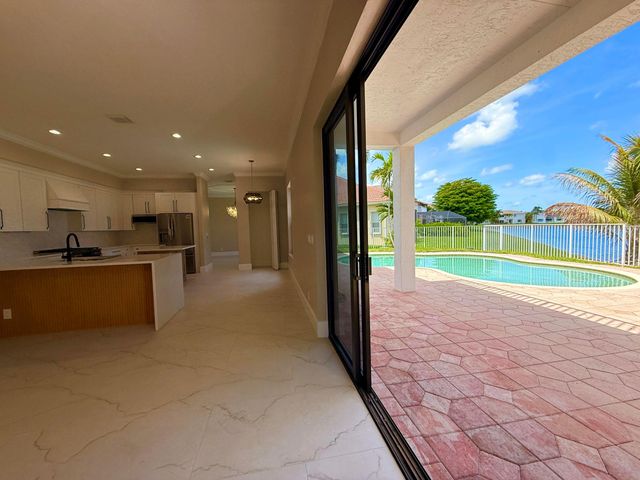 1324 Beacon Circle, Wellington, FL 33414