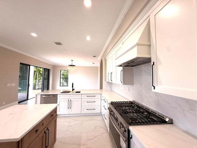 1324 Beacon Circle, Wellington, FL 33414