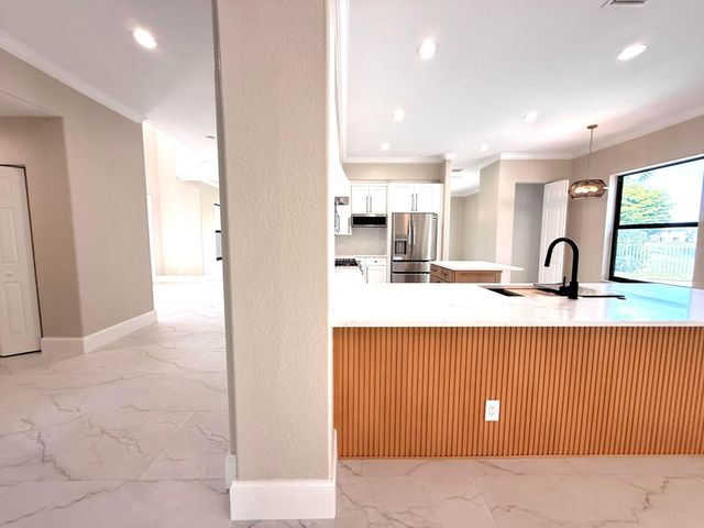 1324 Beacon Circle, Wellington, FL 33414