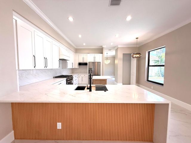 1324 Beacon Circle, Wellington, FL 33414