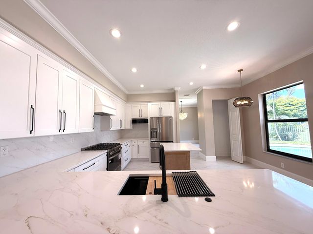 1324 Beacon Circle, Wellington, FL 33414