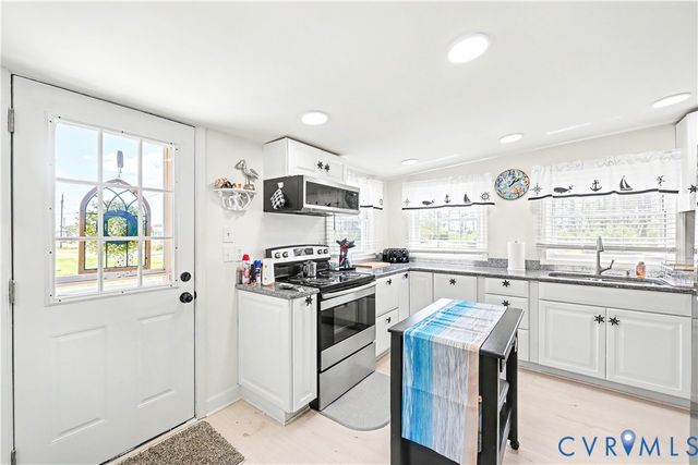 1675 Daniel Ave, North, VA 23128